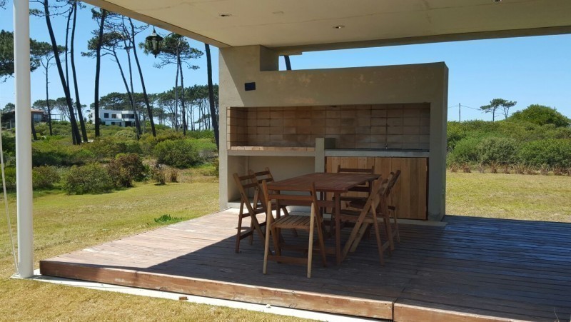 Casa moderna y funcional a solo 100 metros de la playa.